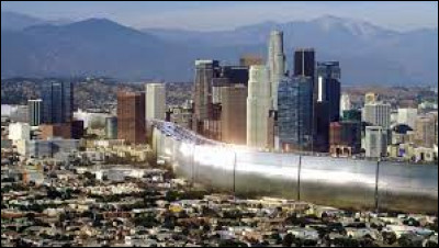 Dans quelle série voit-on la ville de Los Angeles coupée en deux par un mur infranchissable car les extraterrestres ont pris le pouvoir ?