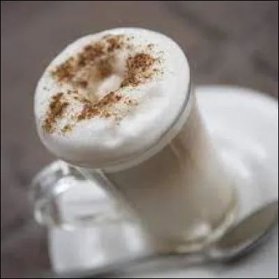 Quelle est cette boisson italienne qui est un café expresso mélangé avec du lait et coiffé d'une mousse crémeuse de lait ?