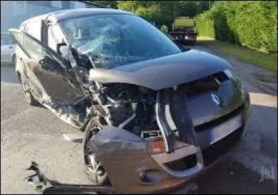 Complétez par le bon mot : malgré la violence de l'accident Alexandre s'en est sorti ...