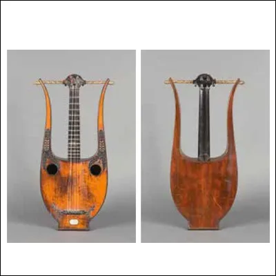 Combien de cordes possède l'heptacorde ?