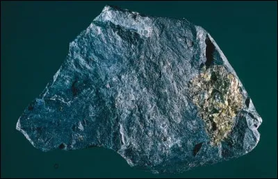 Quelle roche volcanique terrestre retrouve-t-on dans les mers lunaires ?