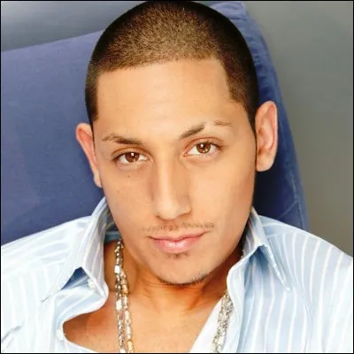 Avec quelle chanson K.Maro a-t-il atteint la première place du hit-parade en 2004 ?