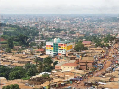 Quelle est l'intruse parmi ces villes ?