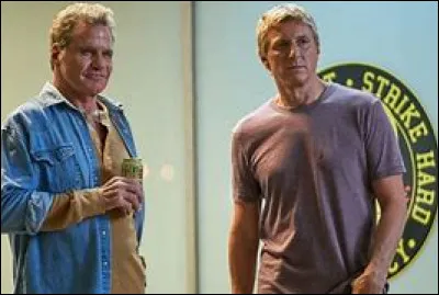 Quelles sont les trois règles de base du dojo Cobra Kai ?