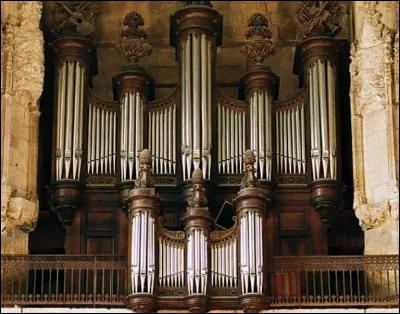 Dans quelle catégorie d'instruments de musique peut-on classer l'orgue ?