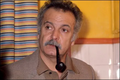 Georges Brassens : Les copains d'abord.

Au moindre coup de Trafalgar
.......................................................
Cest elle qui leur montrait le nord
Leur montrait le nord