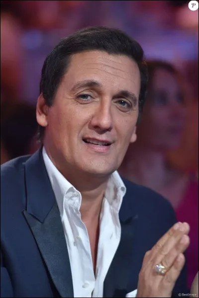 Dany Brillant a perdu la tête depuis qu'il a vu Suzette.

Je ne fais que dlembrasser
Cette fille-là me fait rêver
Elle a vraiment quelque chose
..............................................