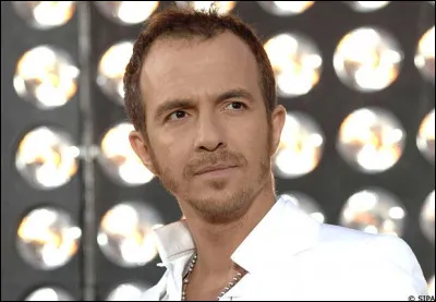 Calogero : Je joue de la musique.

Je joue de la musique
.........................
.........................
.........................
Et quand je panique
Je joue de la basse électrique