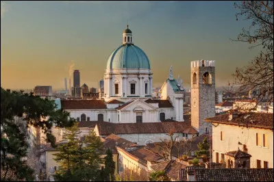 Quelle est l'intruse parmi ces villes ?