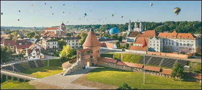 Quelle est l'intruse parmi ces villes ?