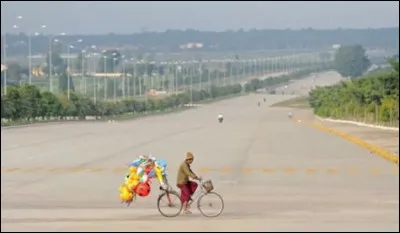 Quelle est la nouvelle capitale de la Birmanie, qui connaît malheureusement des dictatures militaires depuis 1962 ?