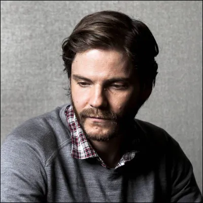 Quelle langue ne parle-t-il pas couramment ?