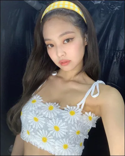 Quel(le) K-pop Idol s'est accidentellement abonné(e) à Jennie sur Instagram ?