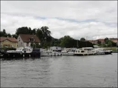 Nous terminons notre balade dans le Grand-Est, au port de plaisance de Xures, sur le canal de la Marne au Rhin. Village du Lunévillois, il se situe dans le département ...