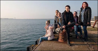 Qui est l'auteur de l'essai "Le Quai de Ouistreham" ?