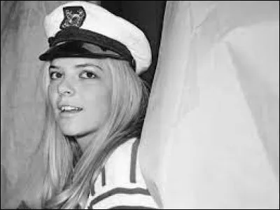 Complétez le titre de cette chanson : " Laissez passer les...