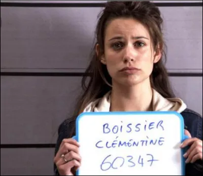 Pourquoi Clem se retrouve-t-elle en prison ?