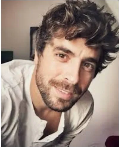 Dans quelle saison Adrian arrive-t-il ?