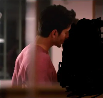 Qui trahit Clem en sortant avec Baptiste ?