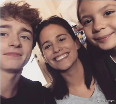 Quel âge a Val lorsque sa mère sort du coma ?