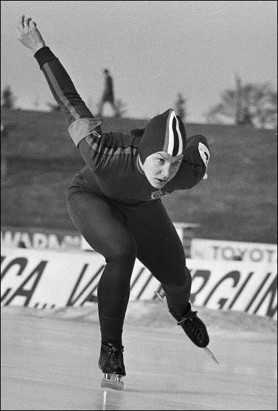 En 1976, pourquoi la ville d'Innsbruck, en Autriche, a-t-elle été choisie pour organiser les jeux d'hiver ?