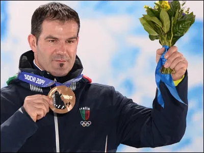 Lequel de ces sports a été intégré en dernier au programme des jeux d'hiver ?