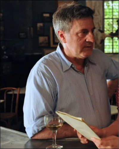 Dans quel film Daniel Auteuil est-il le patron d'un bar ?