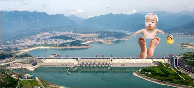 Afin de pallier ___ consommation dénergie croissante de lEmpire du Milieu, les autorités chinoises décidèrent, en 1992, la construction dun immense barrage __________, celui dit des Trois-Gorges, lequel a nécessité 27 millions de mètres cubes de béton et est soit sept fois plus puissant que lensemble des centrales hydroélectriques du Rhône.