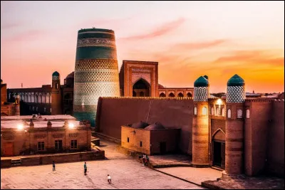 Le Khwarezm ou Khwarizm est une région historique du monde arabo-musulman. Dans quelle région du monde se trouve-t-elle ?