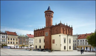 Quelle est l'intruse parmi ces villes ?