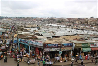 Quelle est l'intruse parmi ces villes ?