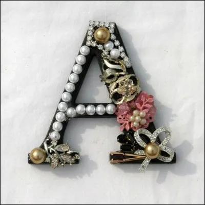 Alfred Jarry : quelle ouvre n'est pas signée par ce dramaturge ?