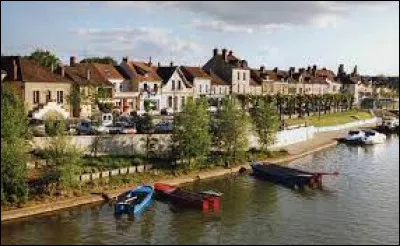 Nous terminons notre balade sur les quais de Seine, à Saint-Mammès. Ville de l'arrondissement de Fontainebleau, à la confluence de la Seine et du Loing, elle se situe dans le département ...