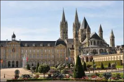 Dans quelle ville normande se trouvent l'abbaye aux Hommes et l'abbaye aux Dames ?