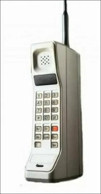 Voici un des premiers téléphones cellulaires des années 80. Quel était le standard de diffusion ?