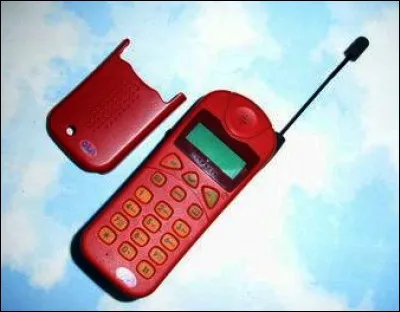 Voici le téléphone "Ola" des années 90 qui eut un beau succès public. Qui était le fabricant ?