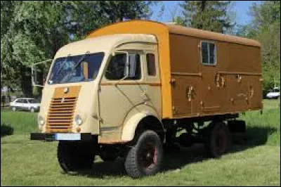 Ce n'est pas la première fois que je me fais cette remarque, mais voir ce véhicule utilitaire me rappelle que son constructeur possédait les outils qui mèneront à son succès mais parfois avec plusieurs décennies d'avance. Quel est son nom ?