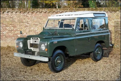 Avant d'être les ancêtres de nos SUV contemporains, les véhicules dits franchiseurs étaient aussi des véhicules utilitaires. Quel est le nom de celui-ci ?