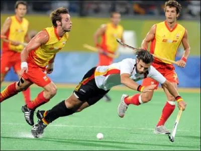Le hockey sur gazon est l'un des sports le plus ancien du monde. Les pakistanais sont les seigneurs de cette bataille de crosses. L'origine de ce jeu remonte . .
