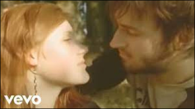 "Manthattan-Kaboul" Renaud, Axelle Red.


"Petit Portoricain, bien intégré quasiment New-Yorkais
Dans mon building tout de verre et d'acier
Je prends mon job, un rail de coke, un café
Petite fille Afghane, de l'autre côté de la Terre
Jamais entendu parler de Manhattan
Mon quotidien c'est..."