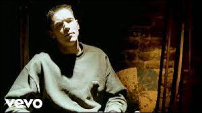 "La Tribu de Dana" Manau.

"Et le long de mes joues se sont mises à couler des larmes
Je n'ai jamais compris pourquoi les dieux m'ont épargné
De ce jour noir de notre histoire que j'ai conté
Le vent souffle toujours sur la Bretagne armoricaine
Et j'ai rejoint..."