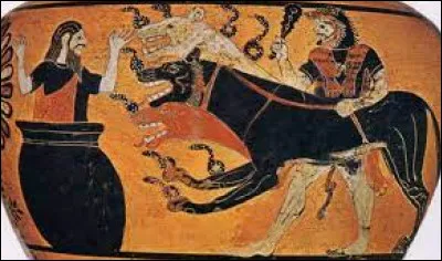 Cette commune de 1 300 habitants du département des Pyrénées-Orientales, située sur la côte Vermeille, porte le nom d'une créature mythologique :