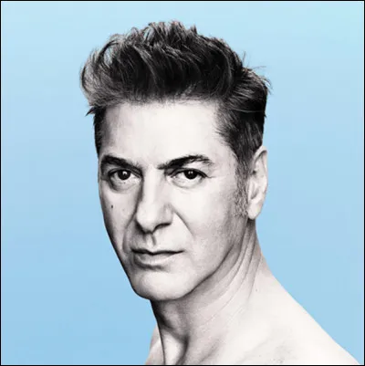 Étienne Daho est "Tombé pour la France".

Je métourdis ça ne suffit pas
À mfaire oublier que tes plus là
Jai gardé cette photo sur moi
..................................................