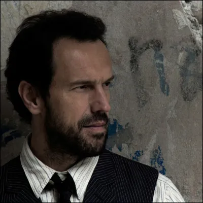 Gérald de Palmas : J'en rêve encore. 

Supprimer les traces
La moindre trace
..................................
Un morceau de glace
À la place du cur