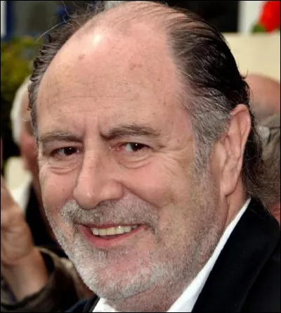 Michel Delpech : Chez Laurette.

...............................................
On voyait bien quelle nous aimait beaucoup
Cétait chez elle que notre argent de poche
Disparaissait dans les machines à sous