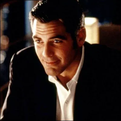 Quelle chanteuse incarne une marshal traquant George Clooney dans le film "Hors datteinte" ?