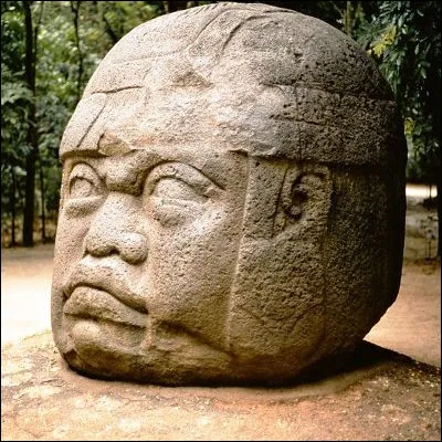 Quelle céréale était laliment de base des civilisations précolombiennes ?