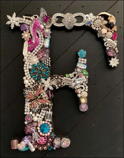 Fire : qui arrivait sur scène avec une couronne de feu sur la tête pour chanter "Fire" dans les années 70 ?