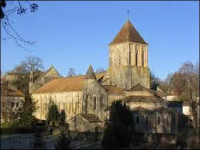 Melle, dont Ségolène Royal a été conseillère municipale de 1989 à 1995, est une ville située dans le département ...