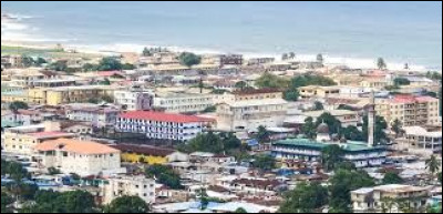 Sachant que Monrovia est la capitale du Libéria, la ville est bordée par l'océan ...